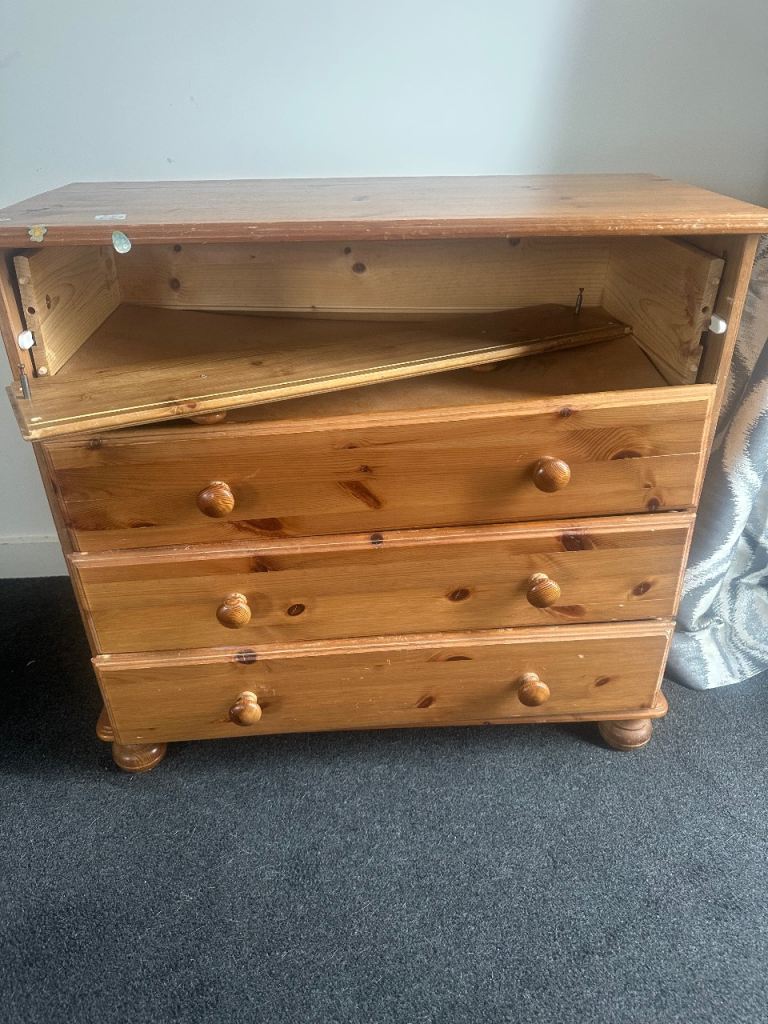 Drawers and rug free