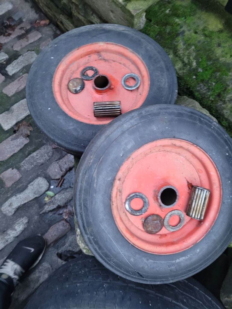 image for Heavy duty solid machinery wheels with bearings 