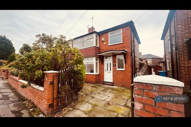 3 bedroom house in East Lancashire Road, Swinton, Manchester, M27 (3 bed) (#2872150)