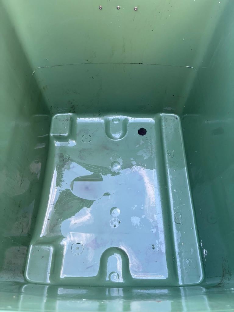 1100 litre bins - refurbished, used good condition / 