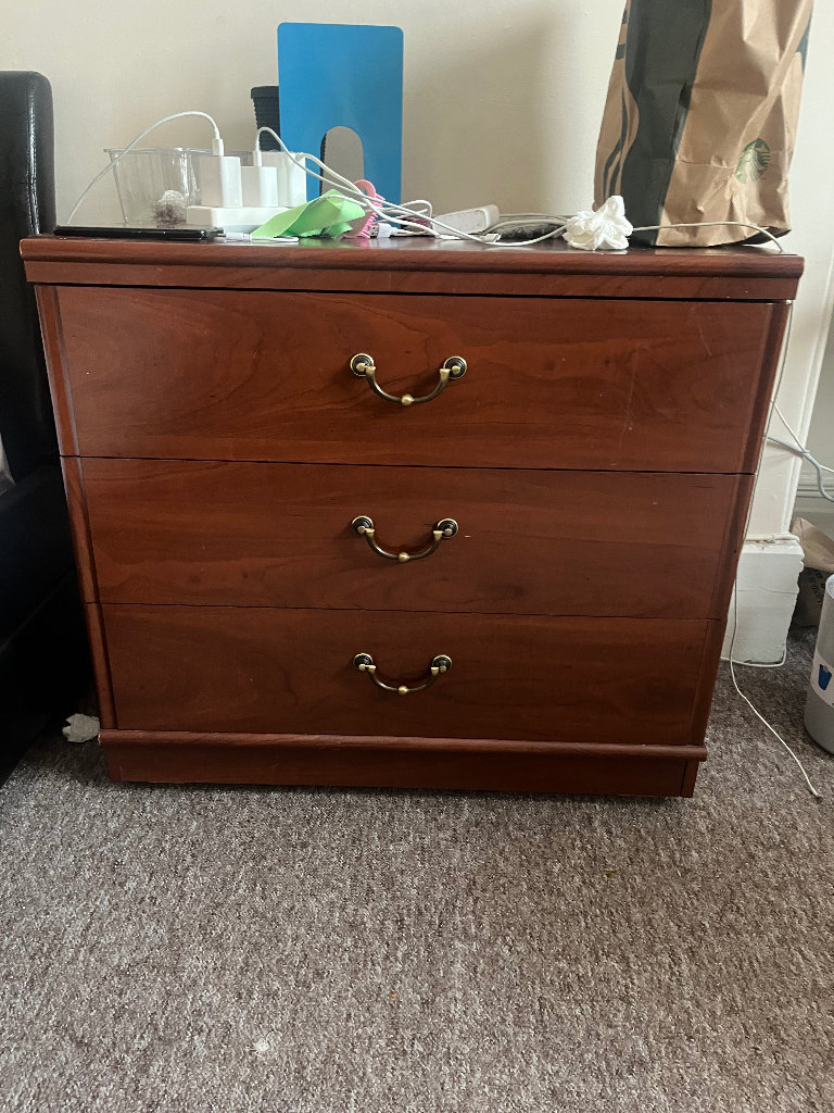 Chest drawers Mahogany size: 30” x 16” x 27”(h) on wheels