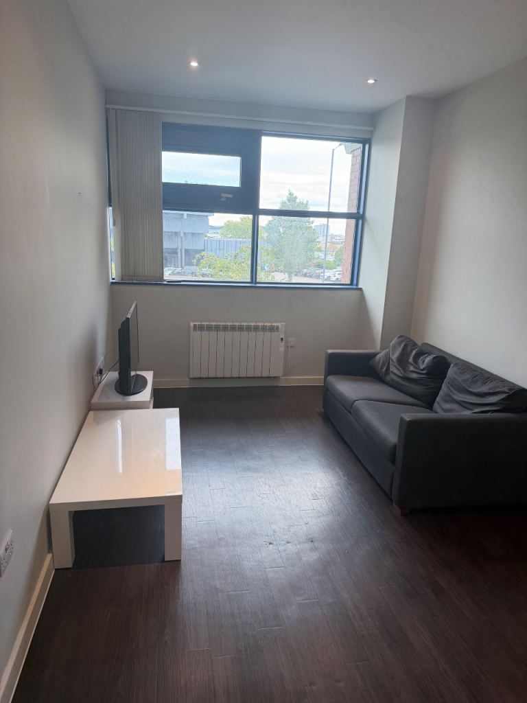 1 Bedroom Apartment is available to Let on Bath Road Hayes UB3