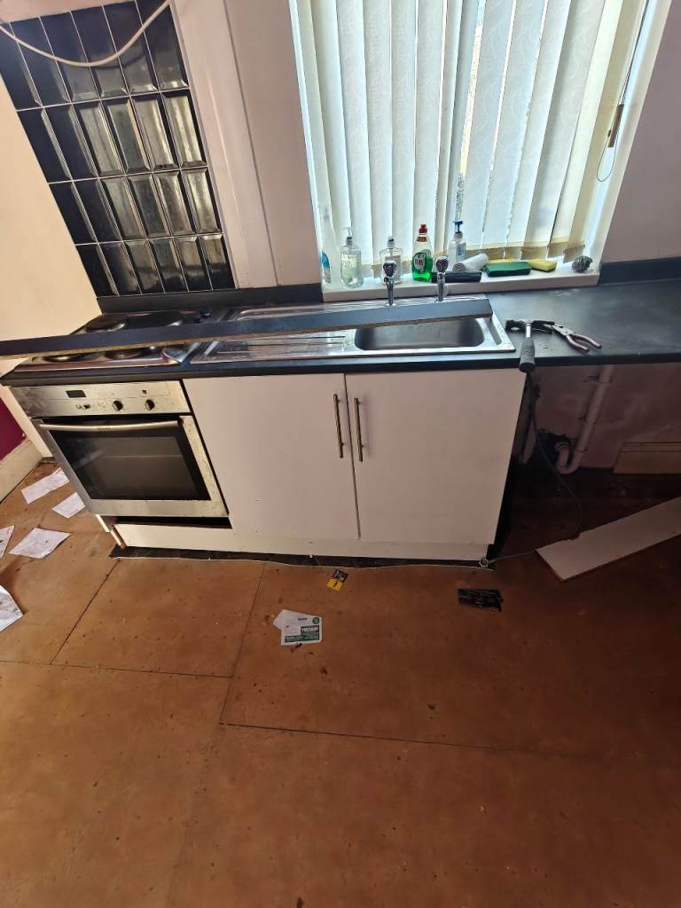 Kitchen Units with Sink, Hob, and Oven – Fair Condition