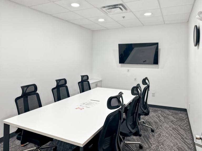 Glasgow - G1 2RQ \ Office Space for Rent with 4 Desks