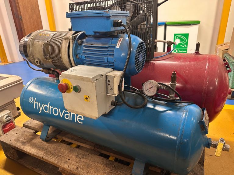 Hydrovane compressor 