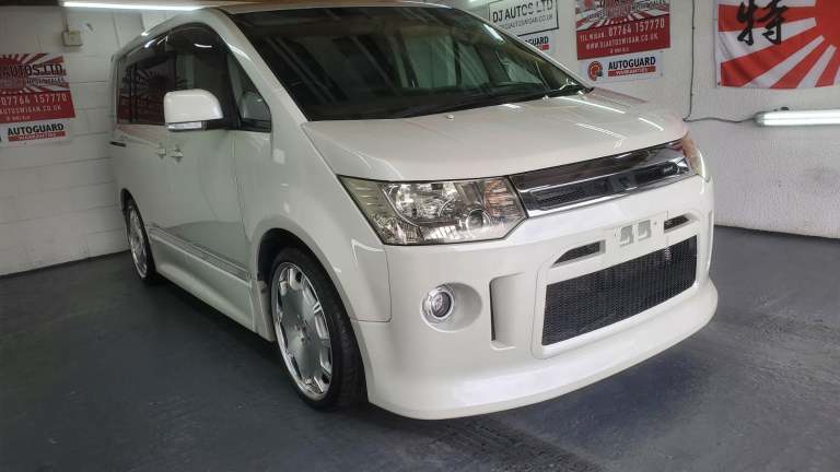 Mitsubishi delica d5 2.4 auto petrol 4x4 7 seats fresh japanese import 20 alloy