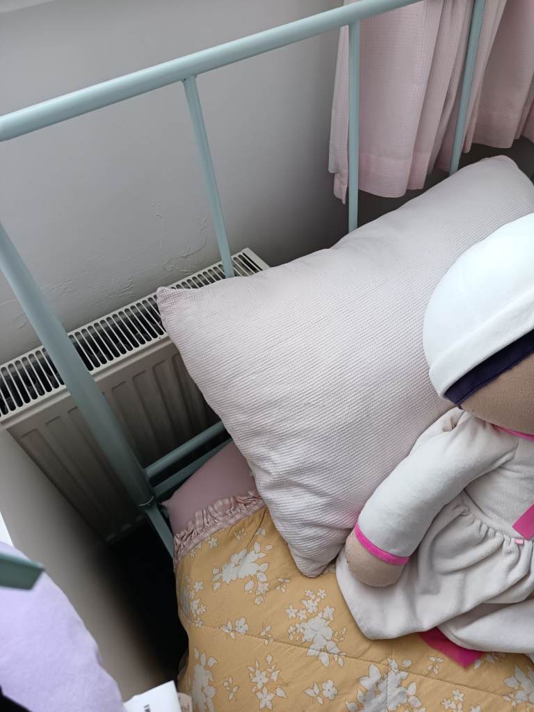 Metal frame single  bed 