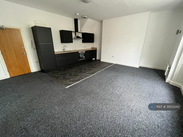 1 bedroom flat in The Square, Retford, DN22 (1 bed) (#3053343)