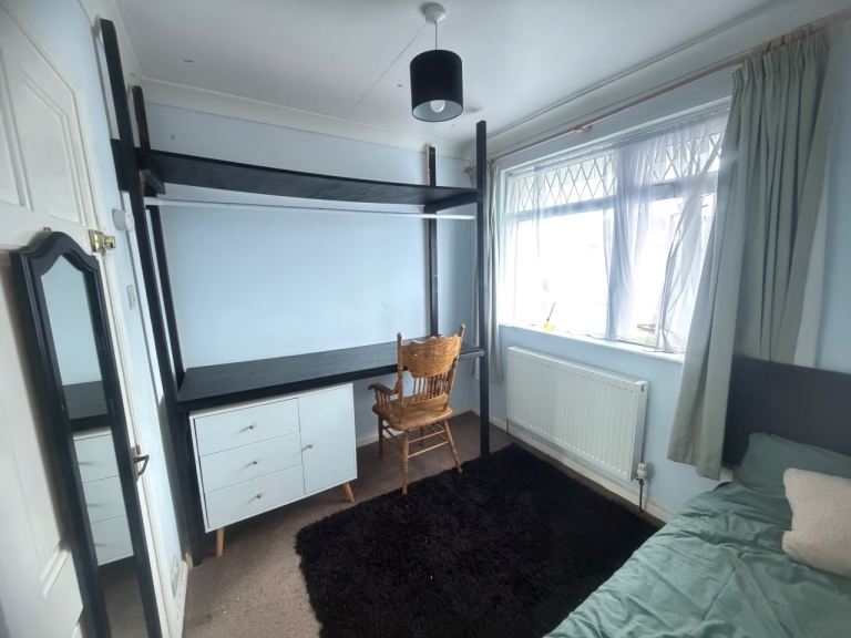  Furnished Single Room – some Bills Included – CF32 9px Bridgend