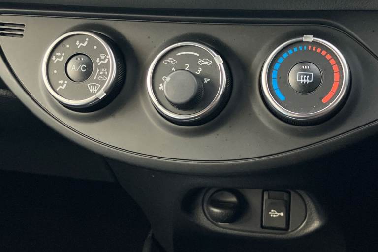 2019 Toyota Yaris 1.5 VVT-i Icon Tech 5dr CVT Hatchback PETROL Automatic