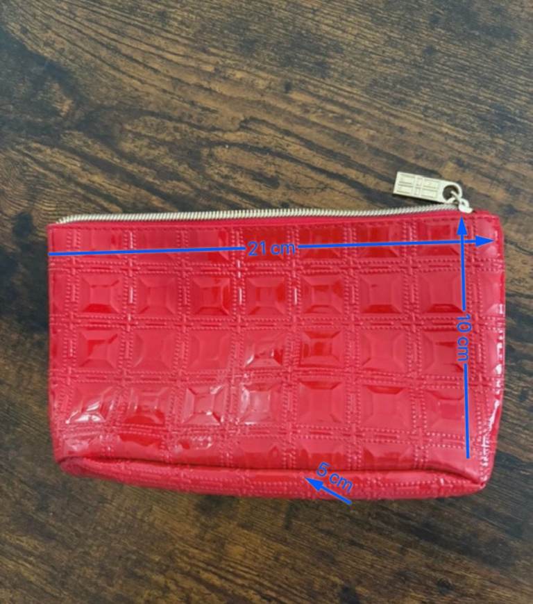 Elizabeth Arden Small Red Patent Cosmetic Bag – NEW
