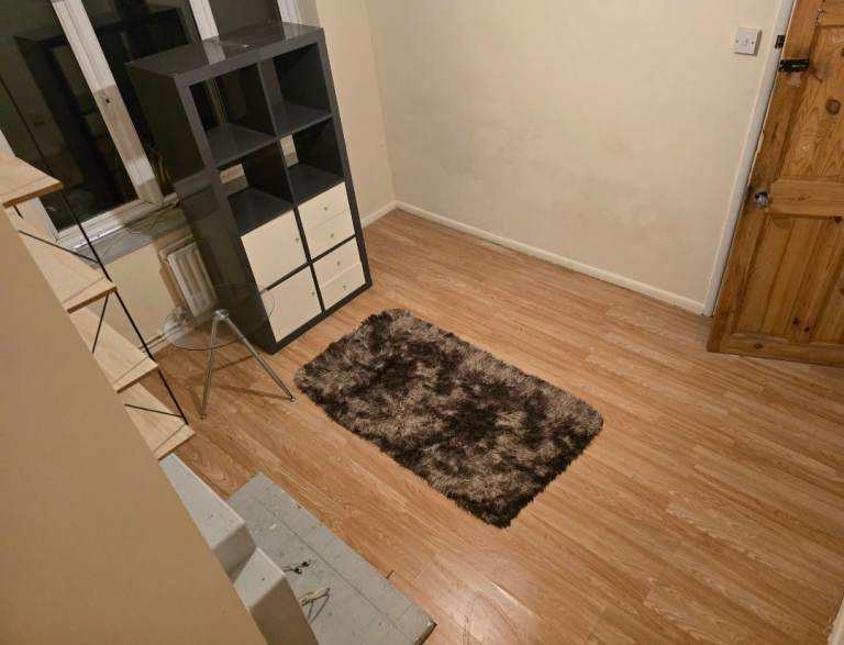 Double room to rent (2) Low cost rent- High Wycombe