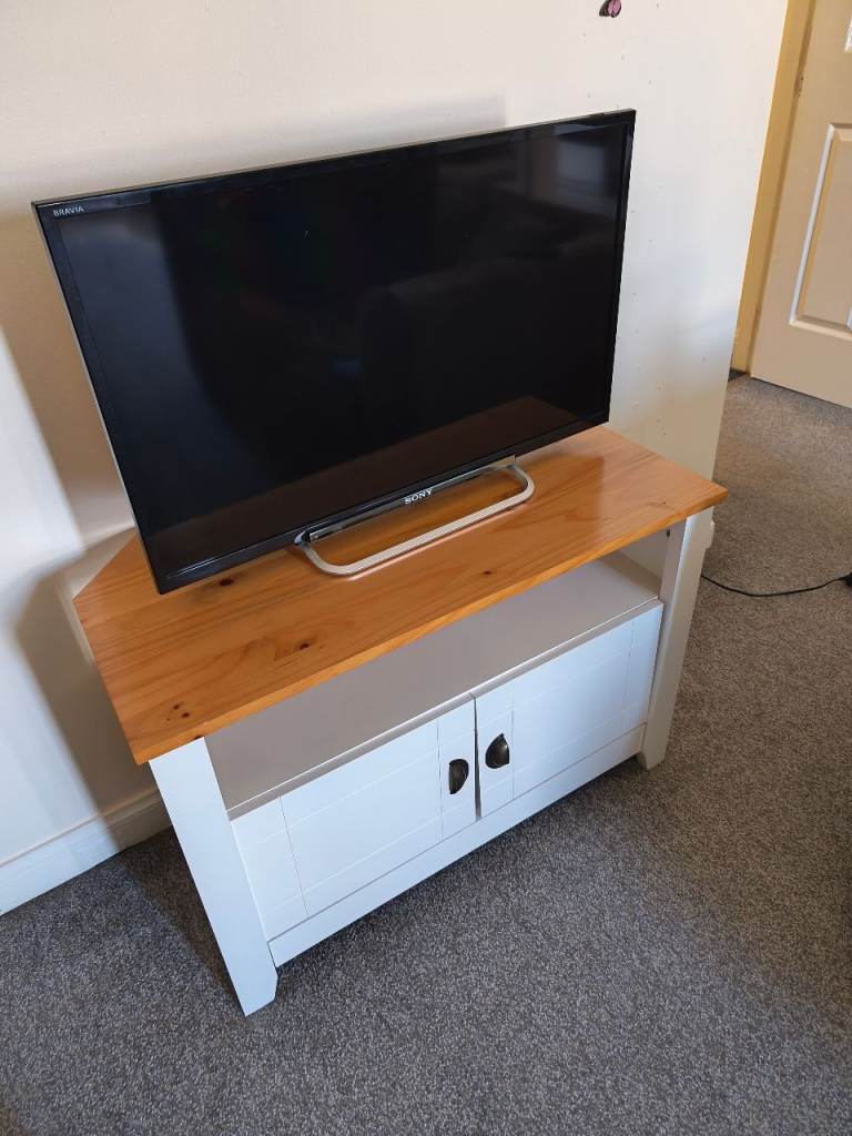 Sony Bravia TV – Excellent Condition – Remote Included