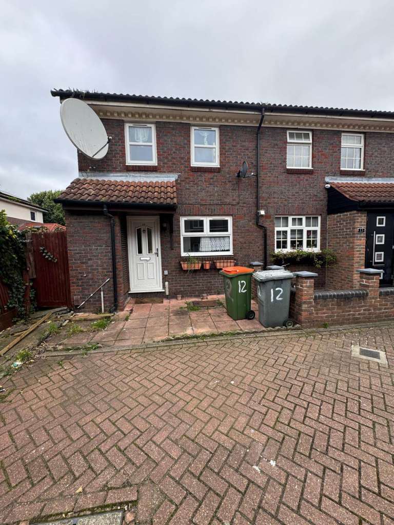 3 BED 2 BATHROOM TO RENT IN E16