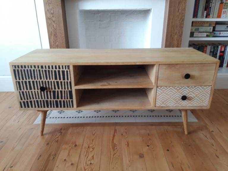 Swoon Karoo Media Unit