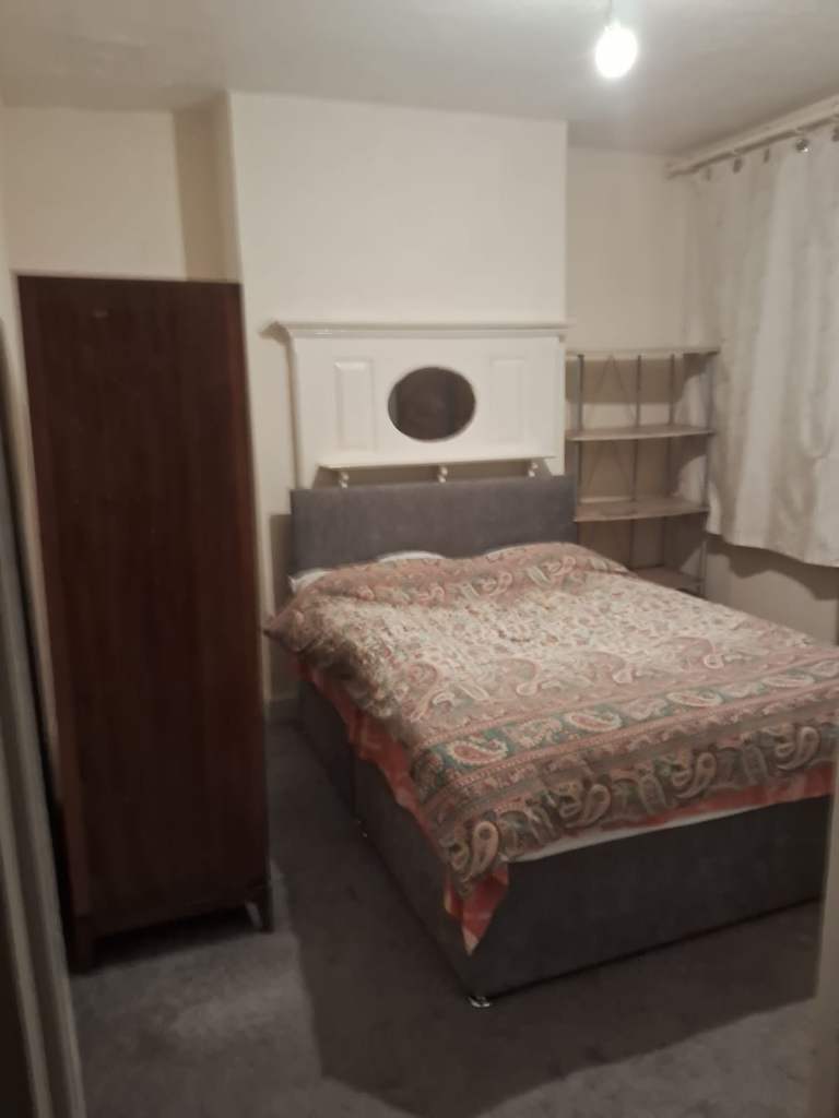 Single Room (£500) and Double Room (£600 1 person £700 couple) available for rent