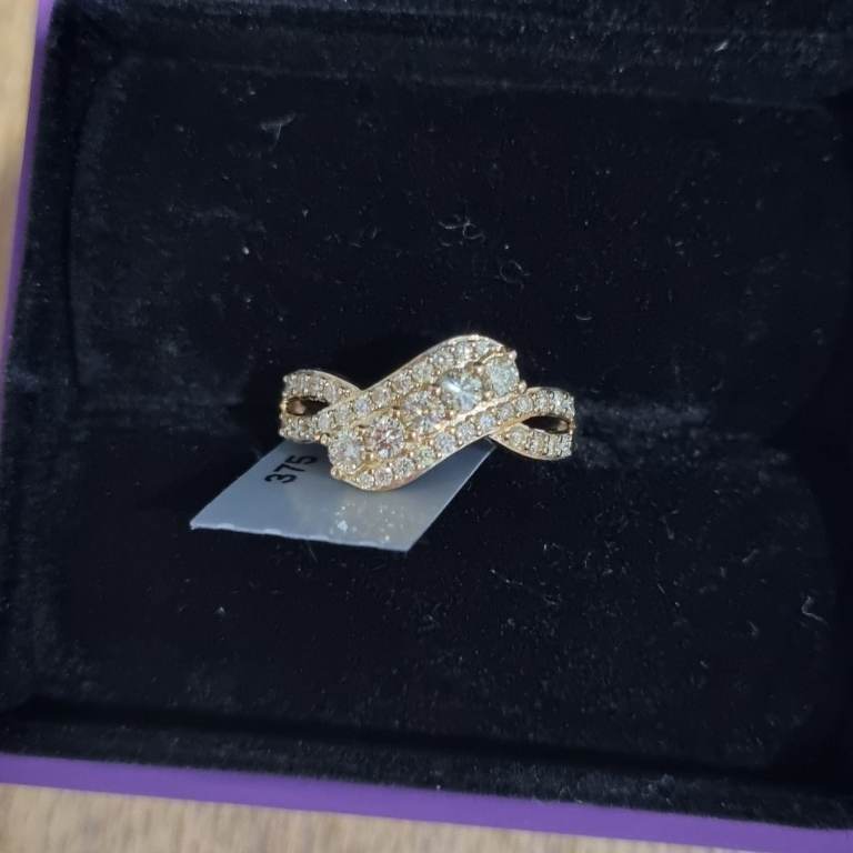 Gold 9ct Diamond cluster ring.  0.50ct. 