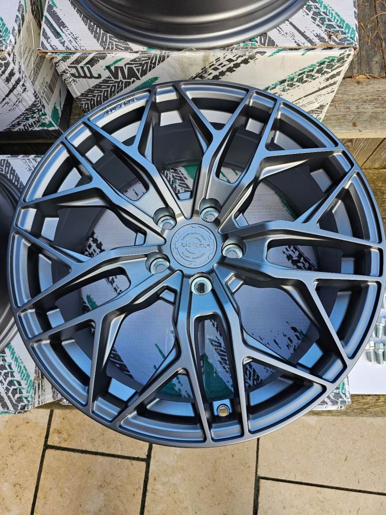 18 Inch x 4 Alloy wheels PCD 5x118