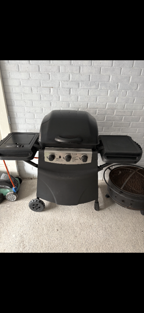Barbecue with two gas bottles
