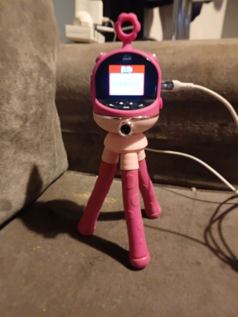 VTech Kids Digital Camera with Tripod – Pink, Good Condition