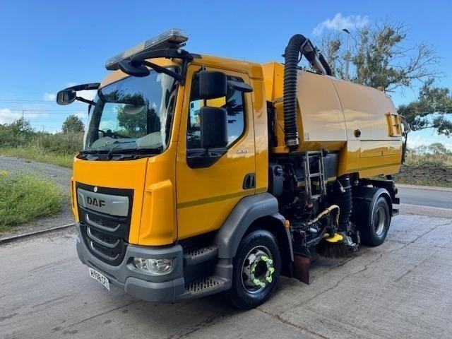 2018 68 DAF LF 230 E6 DUAL CONTROL JOHNSTON VT651 DUAL SWEEP GULLY ARM