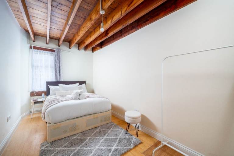 SHORT TERM LETS IN SHEPHERD'S BUSH