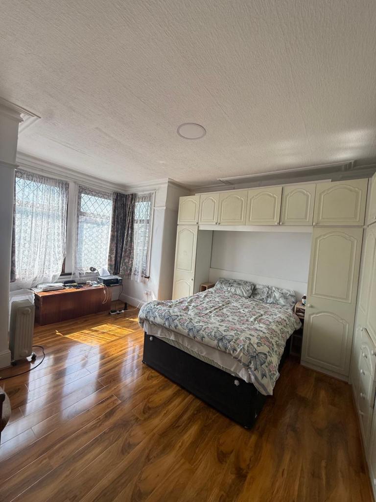 3 bedrooms available 
