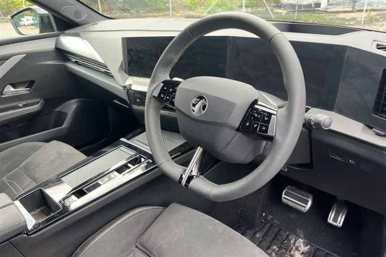 2025 Vauxhall Astra 54kWh Ultimate Hatchback 5dr Electric Auto (156 ps) Hatchback Electric Automatic