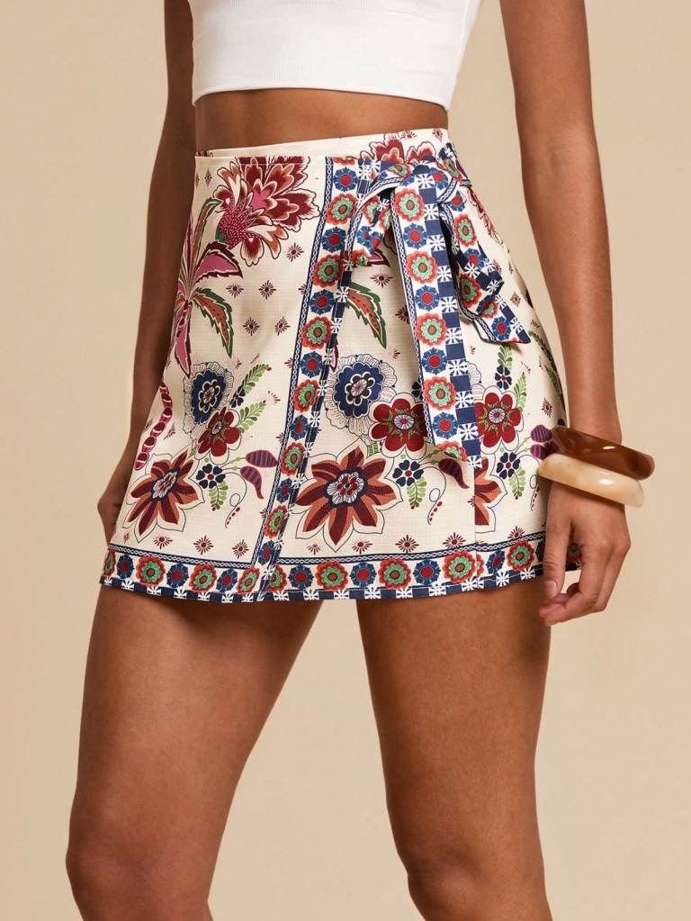 image for New printed skirt (size 10)