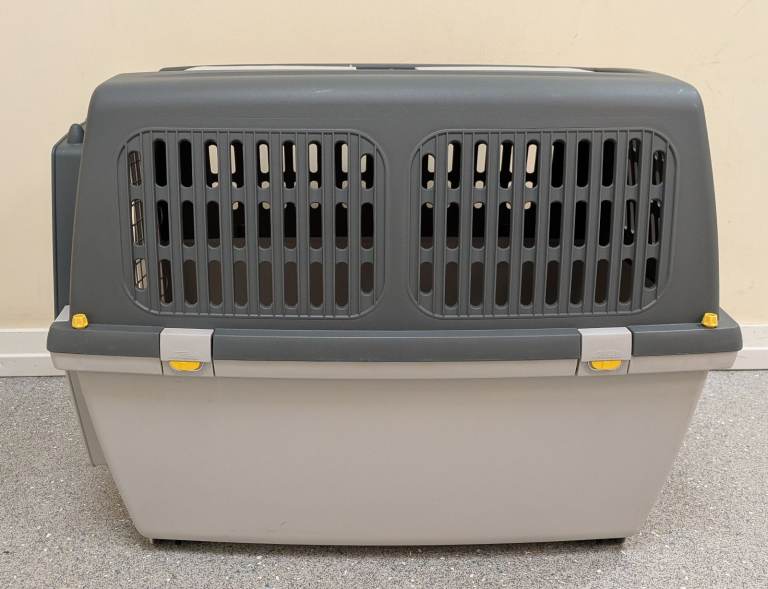 pet carrier, transport crate, kennel