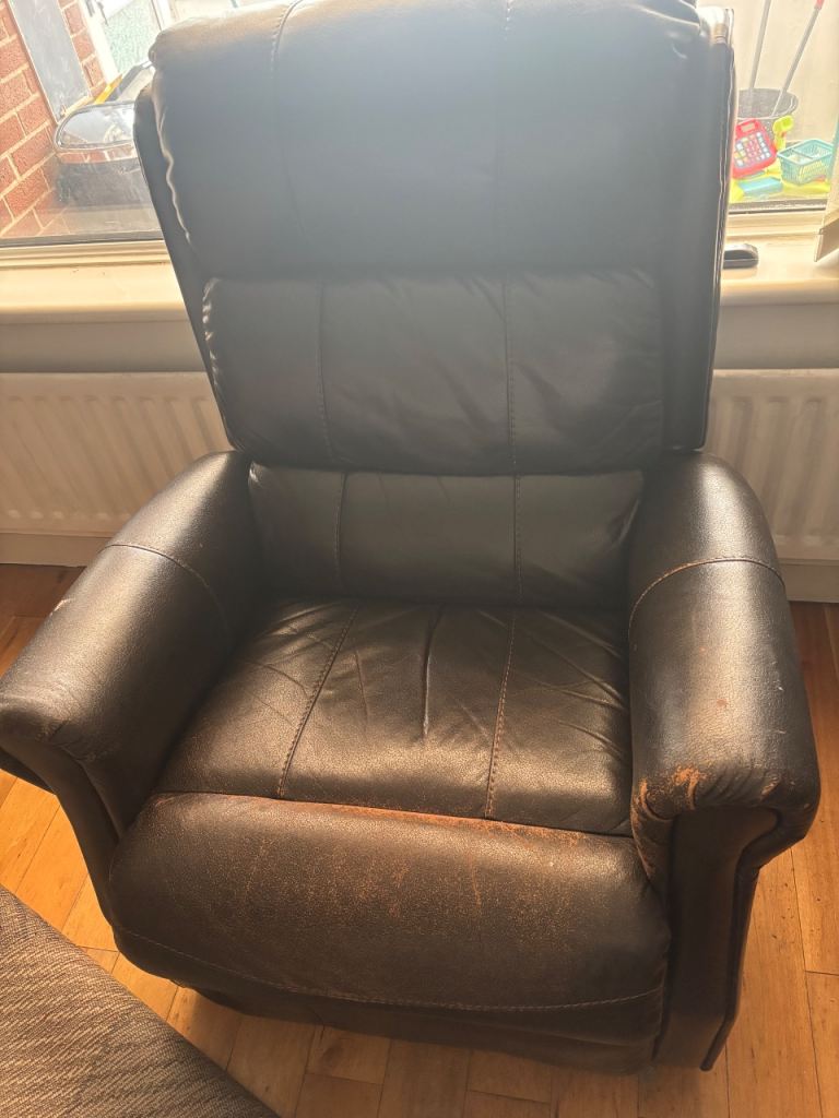 Free recliner leather chair
