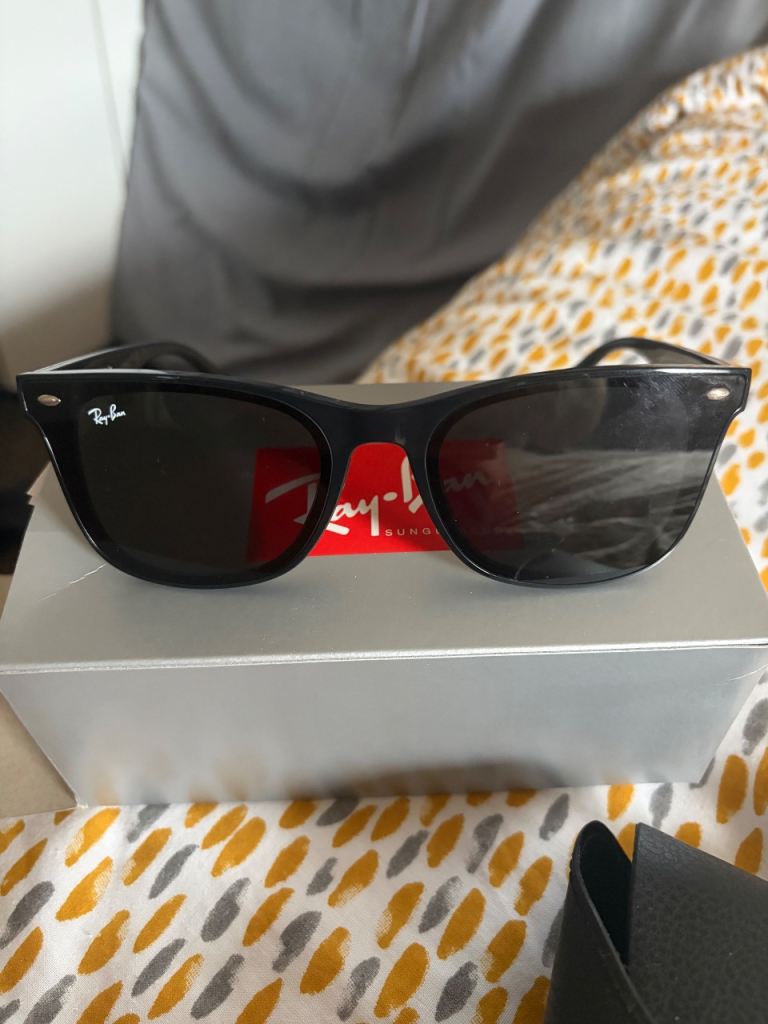 Ray-Ban ORB4420 Sunglasses - Black, As Good As New