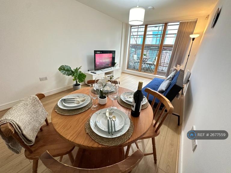 1 bedroom flat in Dyche Street, Manchester, M4 (1 bed) (#2677559)