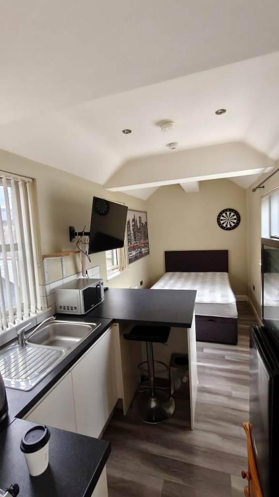 Cosy Studio Apartment - APT5, 368-370 Woodstock Road Belfast BT6 9DQ, **BILLS INCLUDED** £650pcm