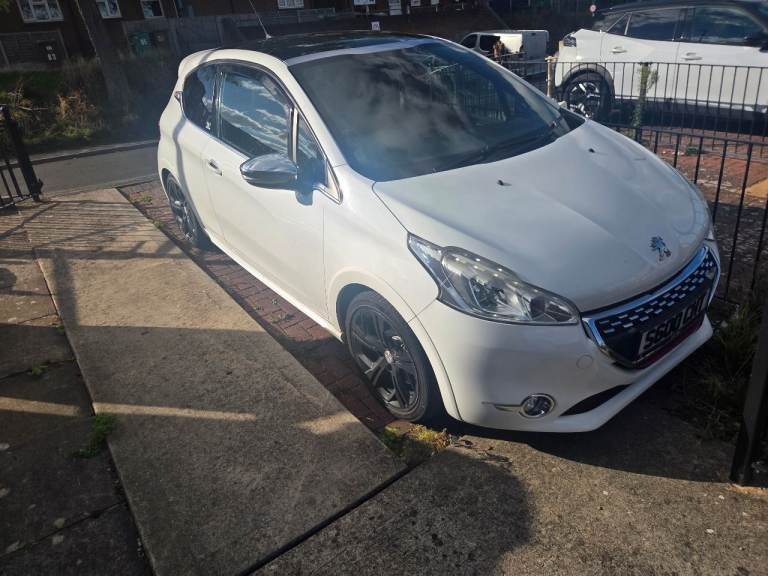 Peugeot, 208 gti thp200, Hatchback, 2015, Manual, 1598 (cc), 3 doors