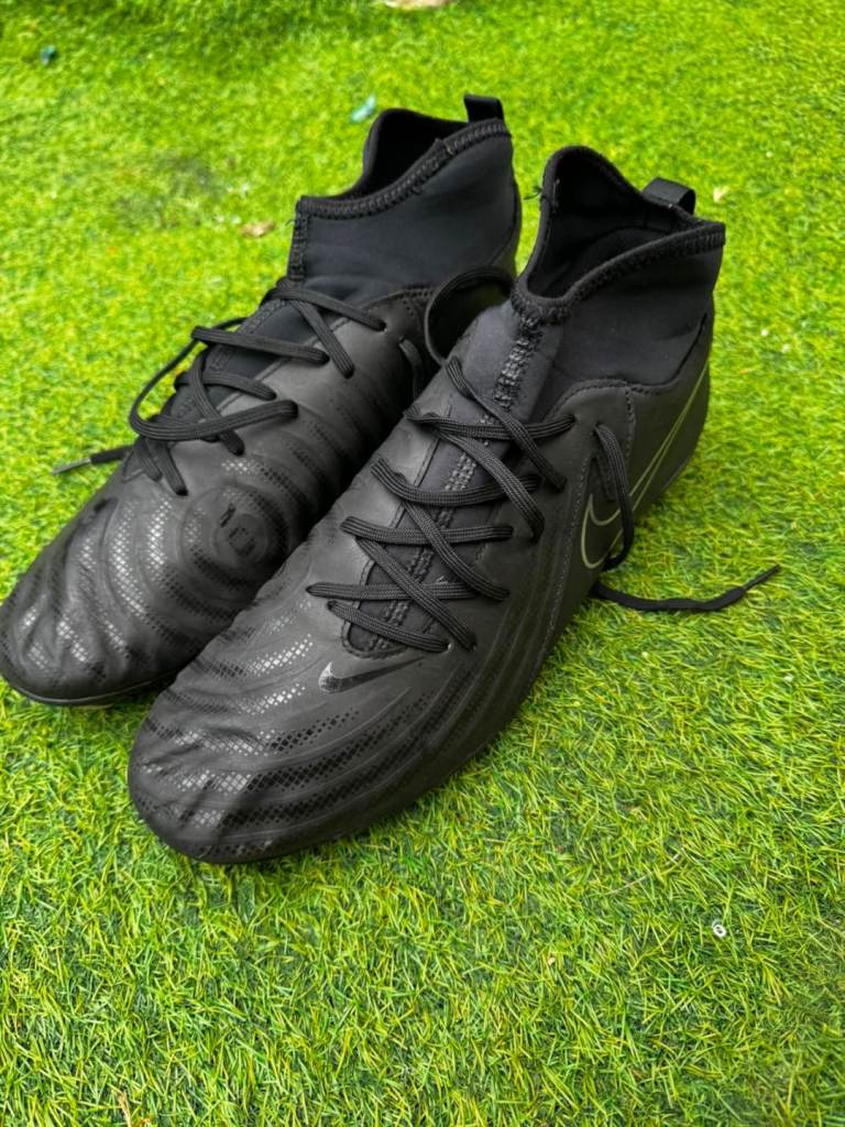 Nike Phantom Football Boots