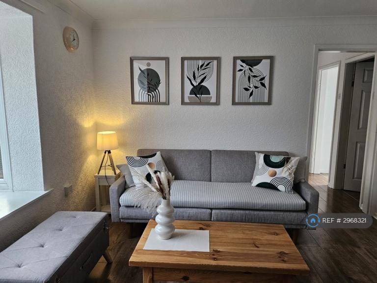 2 bedroom flat in Robins Court, Newark, NG24 (2 bed) (#2968321)