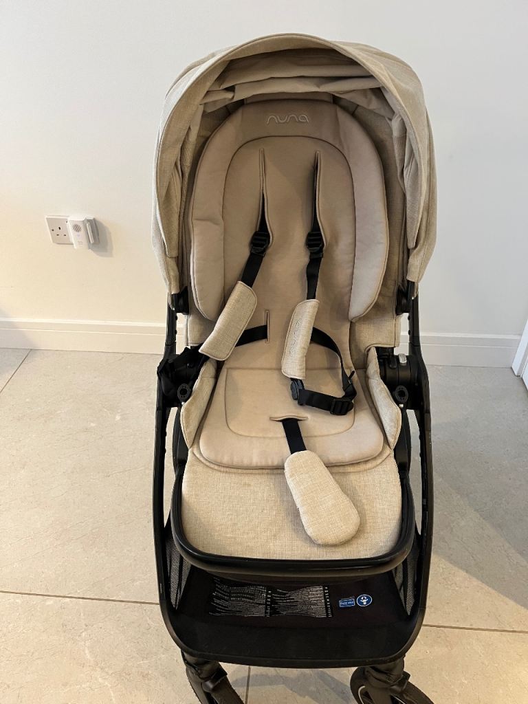 Nuna Triv Next Pushchair Biscotti, LYTL carrycot very good