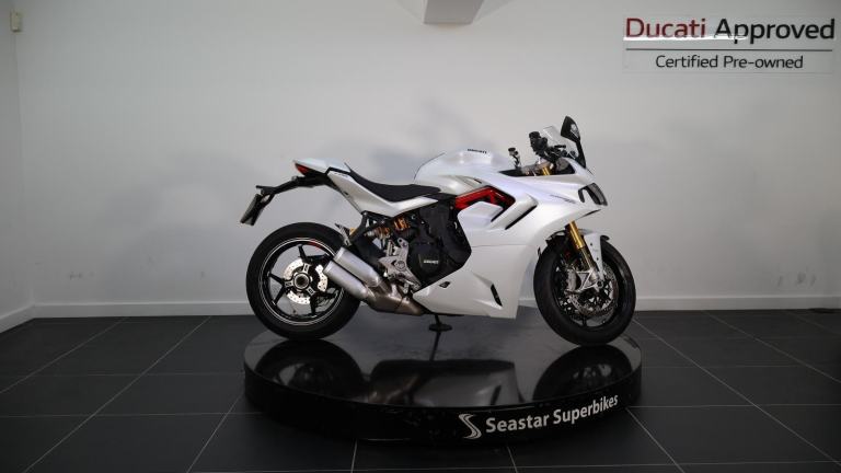 DUCATI SUPERSPORT 950 S - 2022 - 2400 MILES