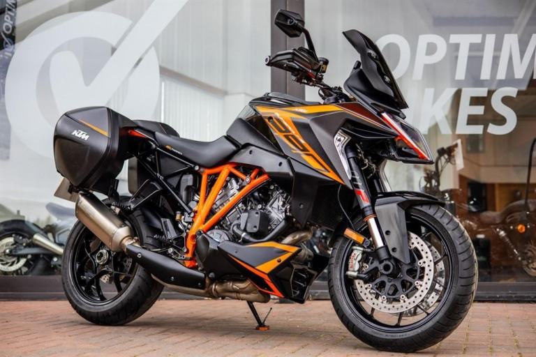 KTM Superduke 1290 GT ! TRACK & TECH PACK ! AKRO ! LUGGAGE ! STUNNING