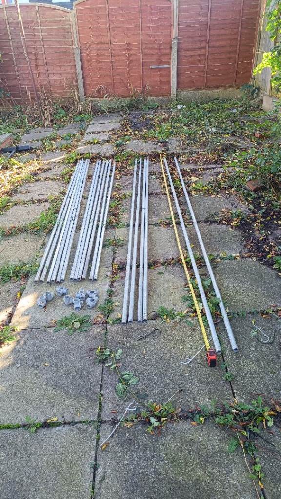 18 Scaffold poles / tubes, job lot
