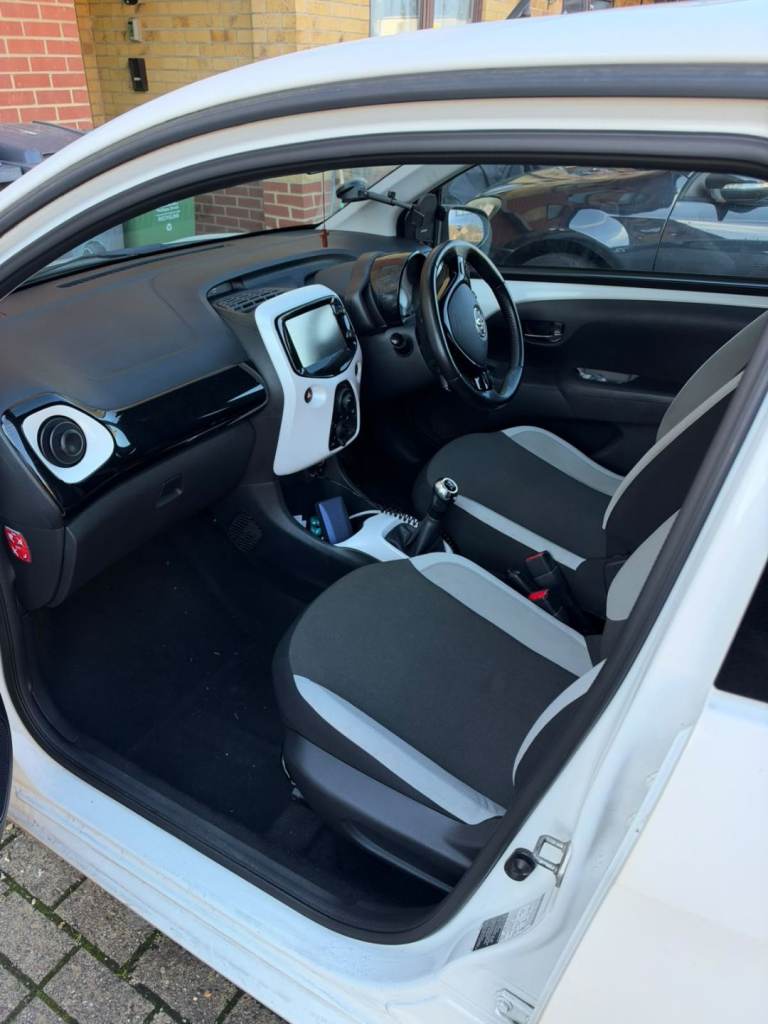 Toyota, AYGO, Hatchback, 2016, Manual, 998 (cc), 5 doors