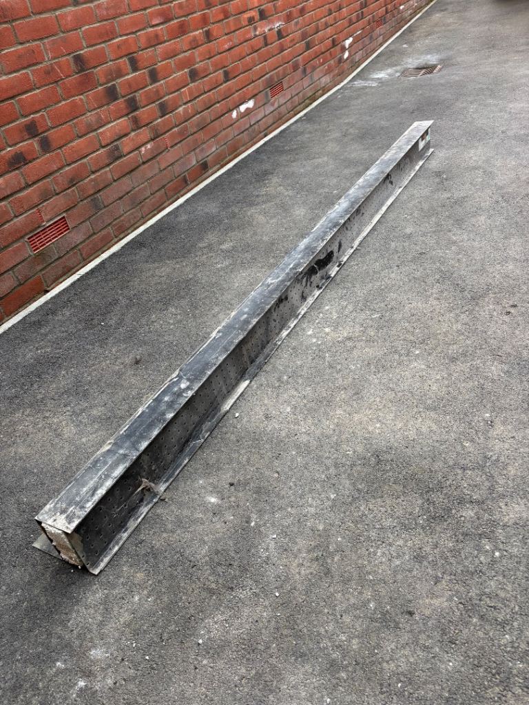 Cavity lintel 2.5 metres/8.3 foot
