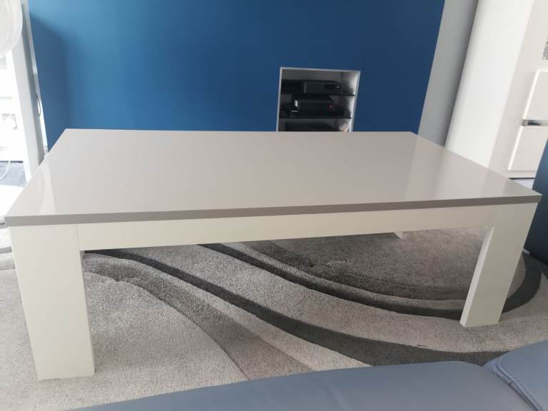 High white gloss and Grey gloss Coffee Table + a New unopened high grey gloss top