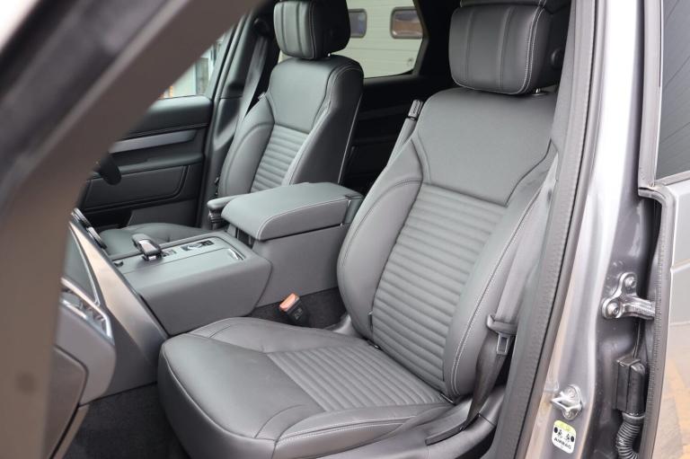 2025 Land Rover Discovery 2025 COMMERCIAL DYNAMIC HSE STYLED BY SEEKER WITH A REAR SEAT CONVERSIO...