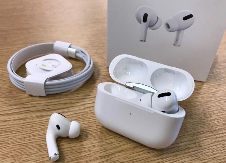 Airpod pros FOR TRADE COLLECTION ONLY HAVE BEEN USED NO CABLE