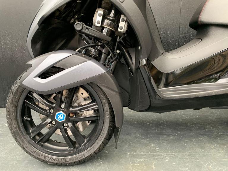 PIAGGIO MP3 300 YOURBAN LT LOW MILEAGE HPI CLEAR 