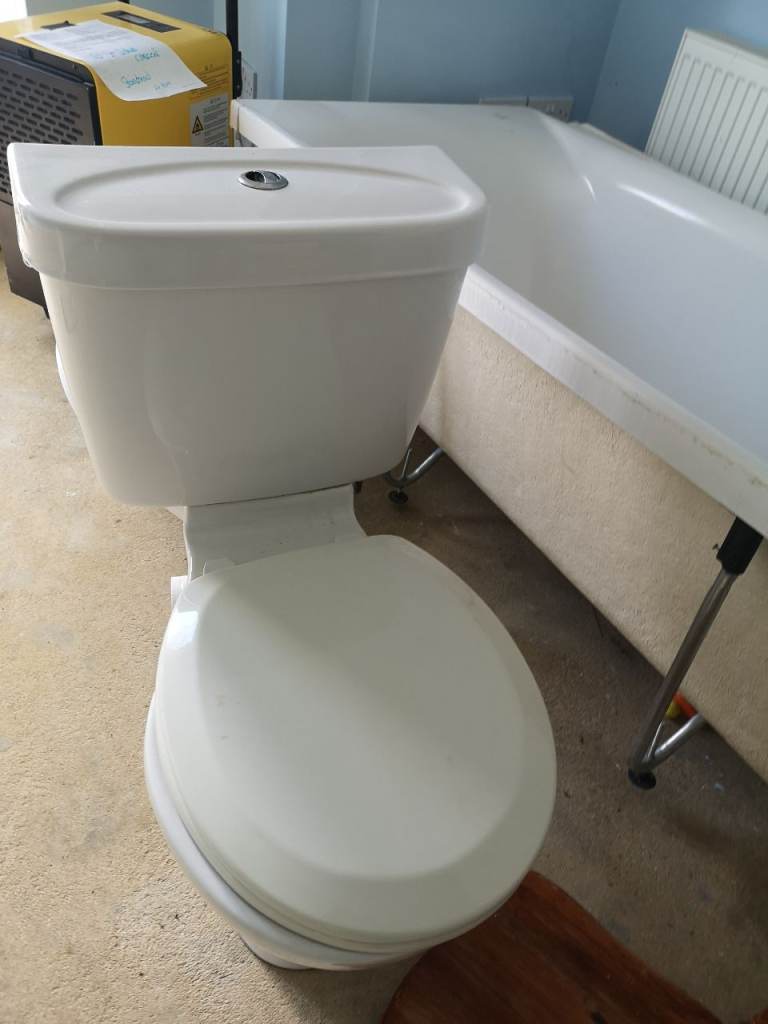 Sink, bath and toilet.  Collect only