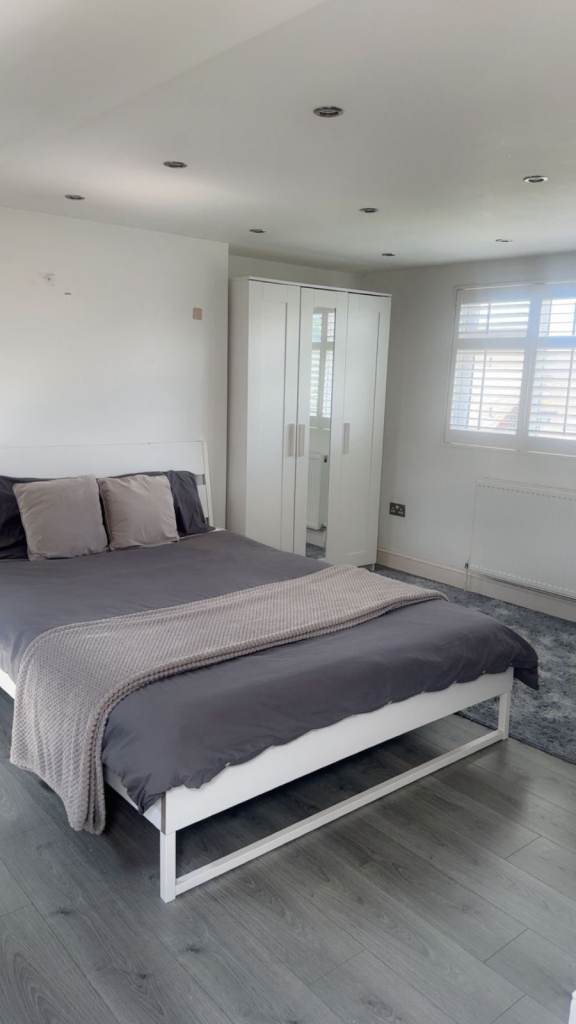 REAL NICE DOUBLE ROOM IN CHINGFORD , E4 8JT FOR £942pcm.. Professional ONLY! (AVAILABLE NOW)