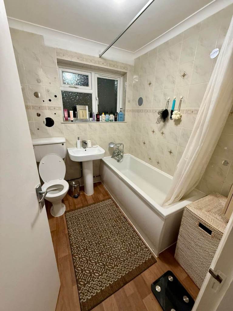 2 BEDROOM GROUND FLOOR FLAT